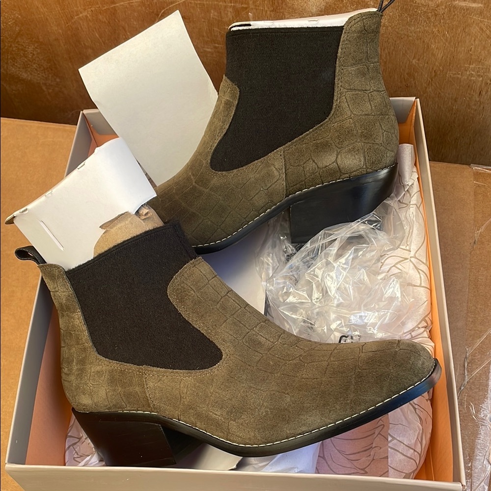 Crown Vintage Brown Crocodile Pattern Ankle Boots